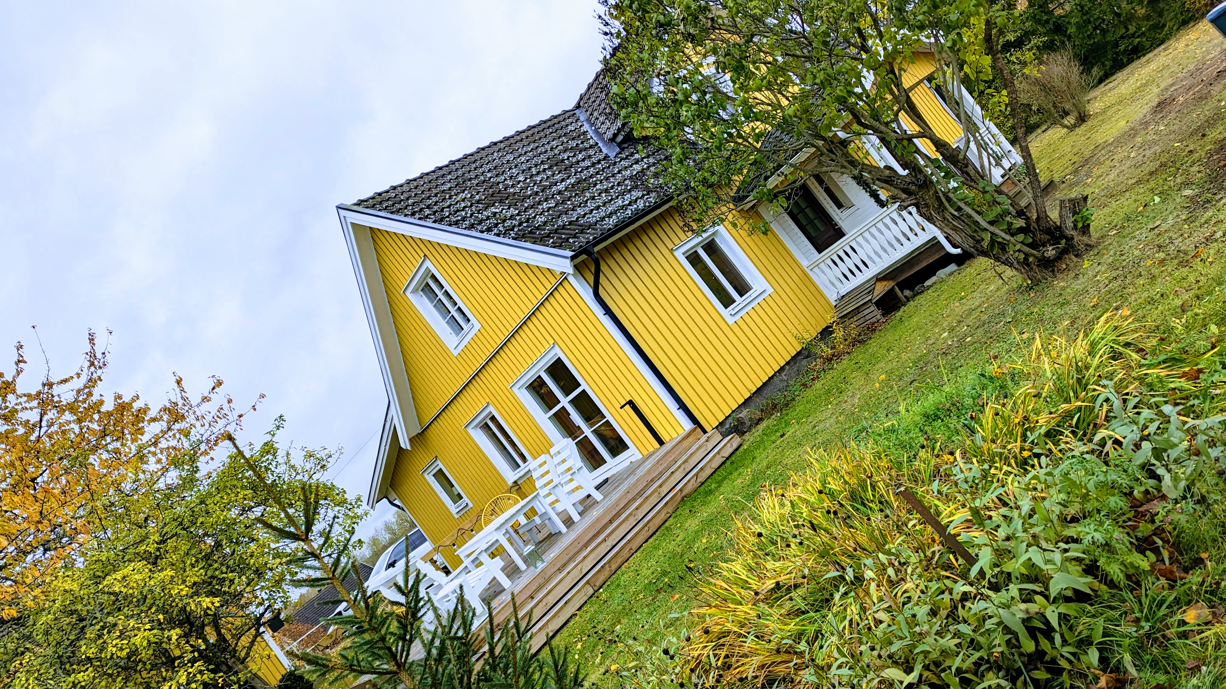 Terrasse mit Blick auf Obstgarten Mörlunda